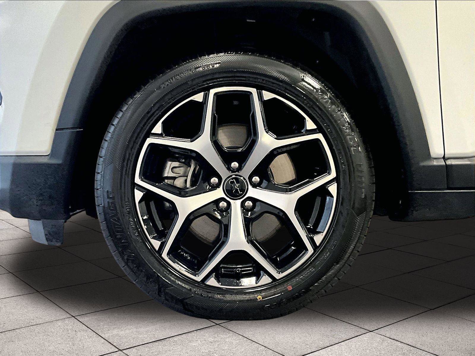Used 2025 Jeep Compass Limited AWD/4WD image 8