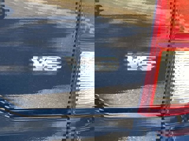 Used 2017 Toyota Tacoma TRD Sport w/ Tow Package (A/T) image 5