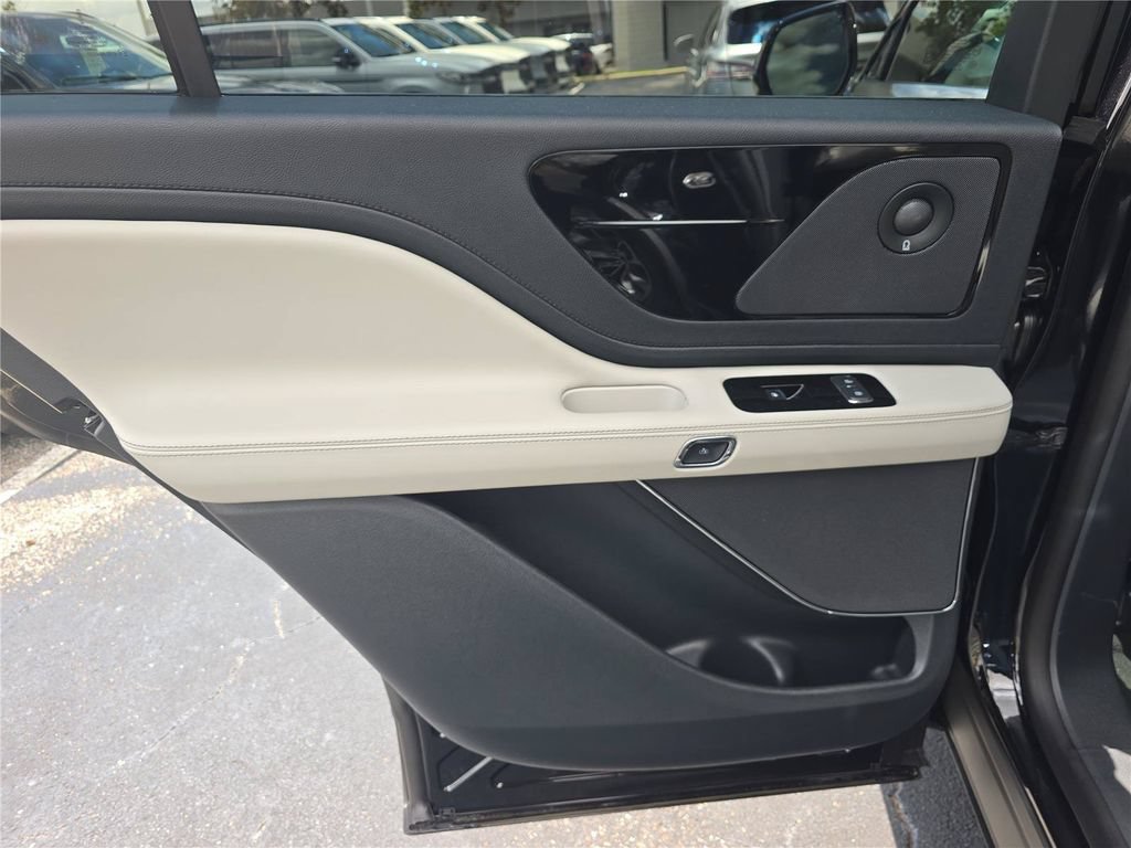 New 2026 Lincoln Aviator Reserve RWD image 11