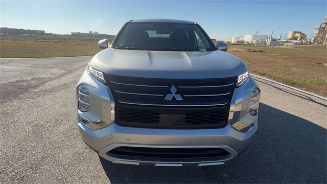 Used 2024 Mitsubishi Outlander SE image 3