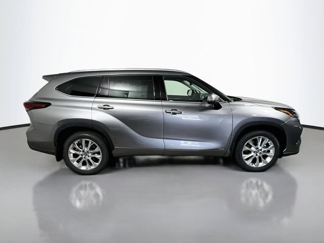 New 2026 Toyota Highlander Limited AWD/4WD image 2