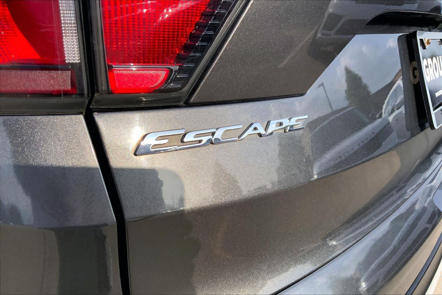 Used 2017 Ford Escape Titanium w/ Equipment Group 301A FWD image 29