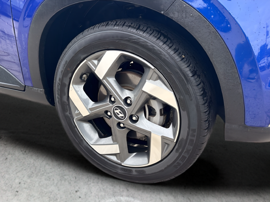 Certified 2025 Hyundai Venue SEL FWD image 13
