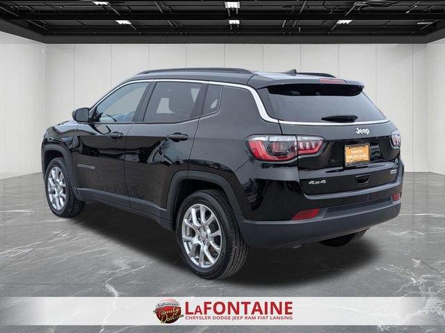 Used 2023 Jeep Compass Latitude image 3