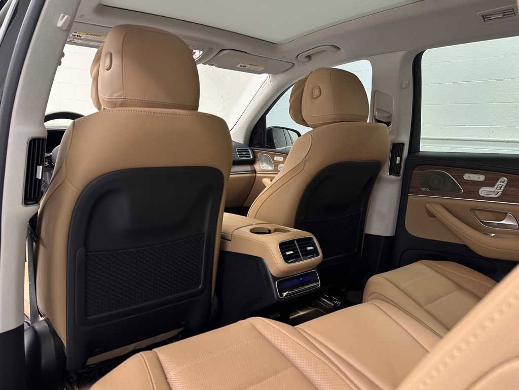 Used 2025 Mercedes-Benz GLS 580 4MATIC image 13