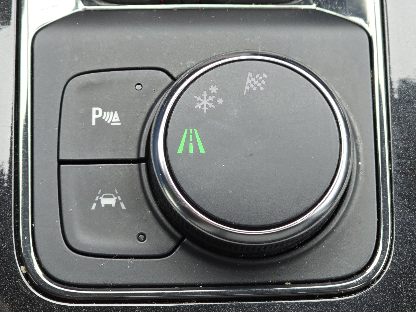 Certified 2023 Chevrolet Blazer RS w/ Driver Confidence II Package image 15