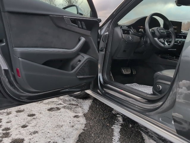 Used 2021 Audi S4 Premium Plus w/ Premium Plus Package image 11