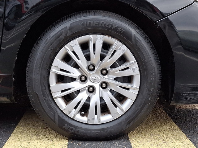 Used 2014 Toyota Camry LE FWD image 9