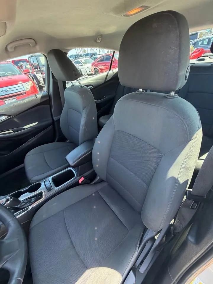 Used 2017 Chevrolet Cruze LT FWD image 7