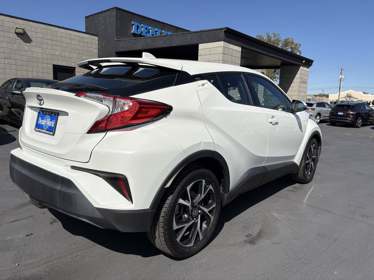 Used 2021 Toyota C-HR XLE FWD image 5