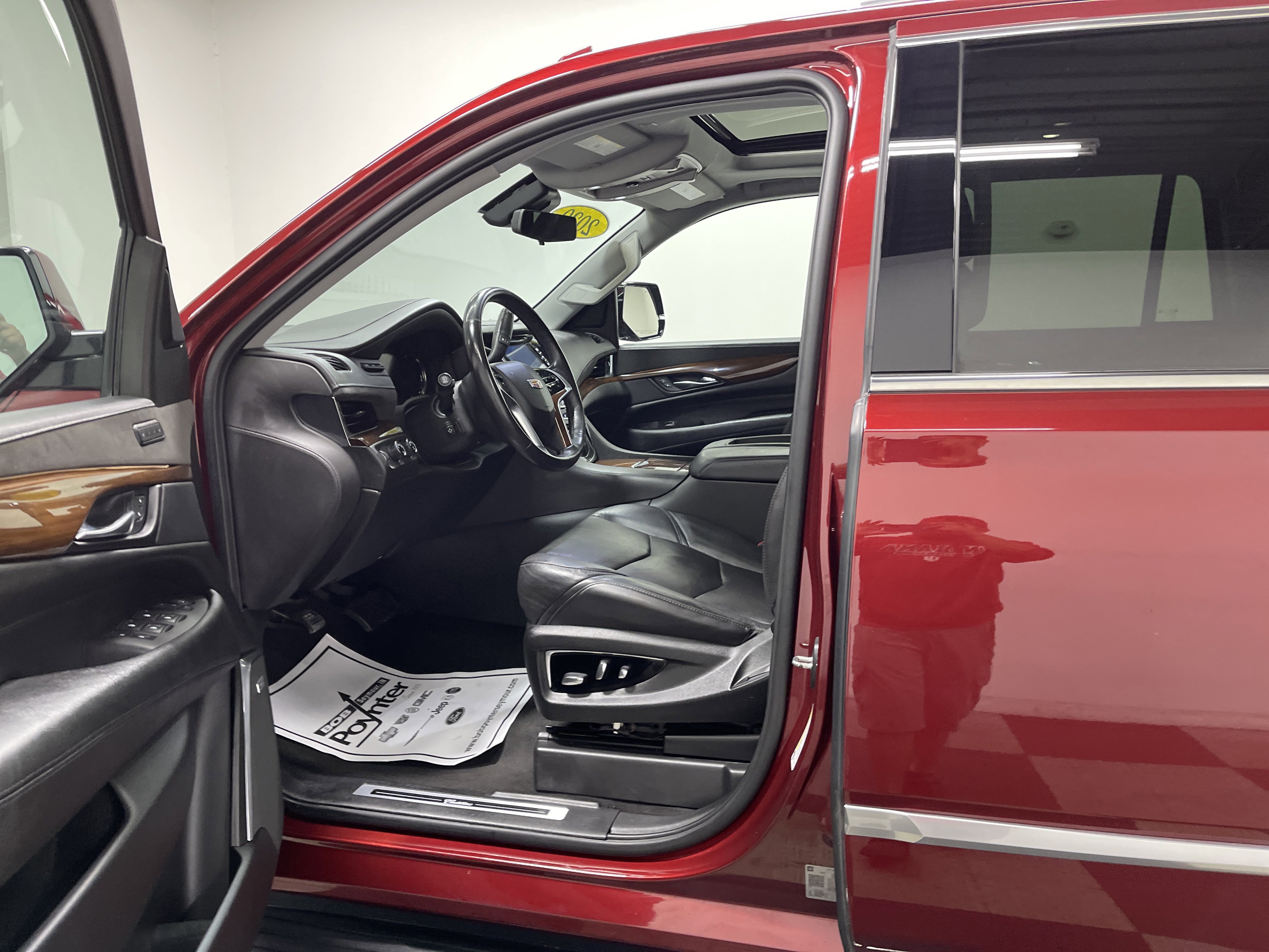 Used 2020 Cadillac Escalade Luxury AWD/4WD image 9