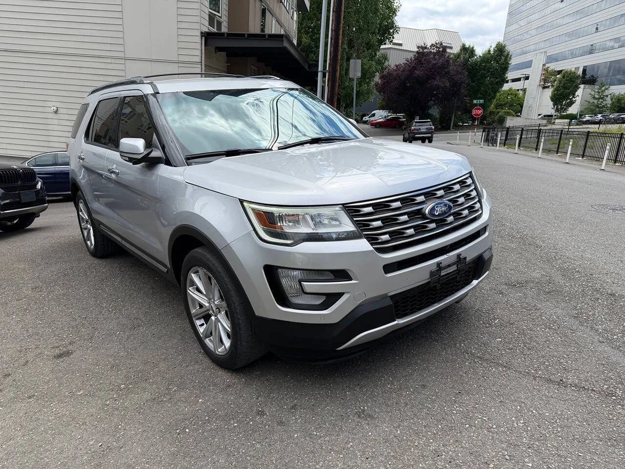 Used 2016 Ford Explorer Limited AWD/4WD image 7
