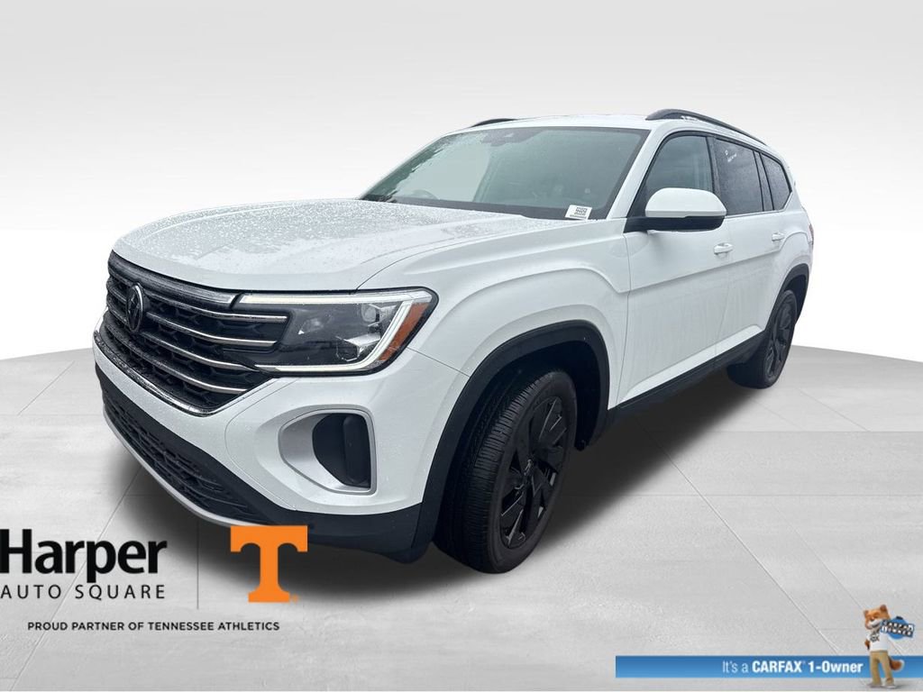 Used 2024 Volkswagen Atlas SE w/ Black Wheel Package
