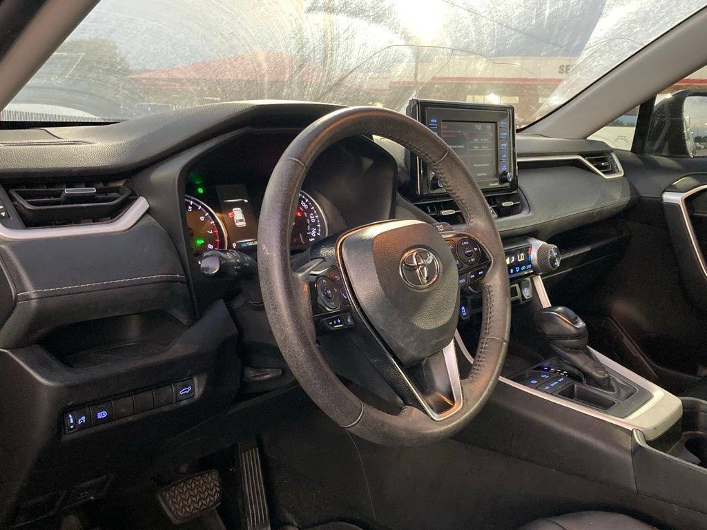 Used 2021 Toyota RAV4 XLE Premium FWD image 9