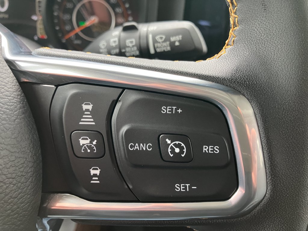 Used 2024 Jeep Wrangler Unlimited Sahara w/ Technology Group AWD/4WD image 10
