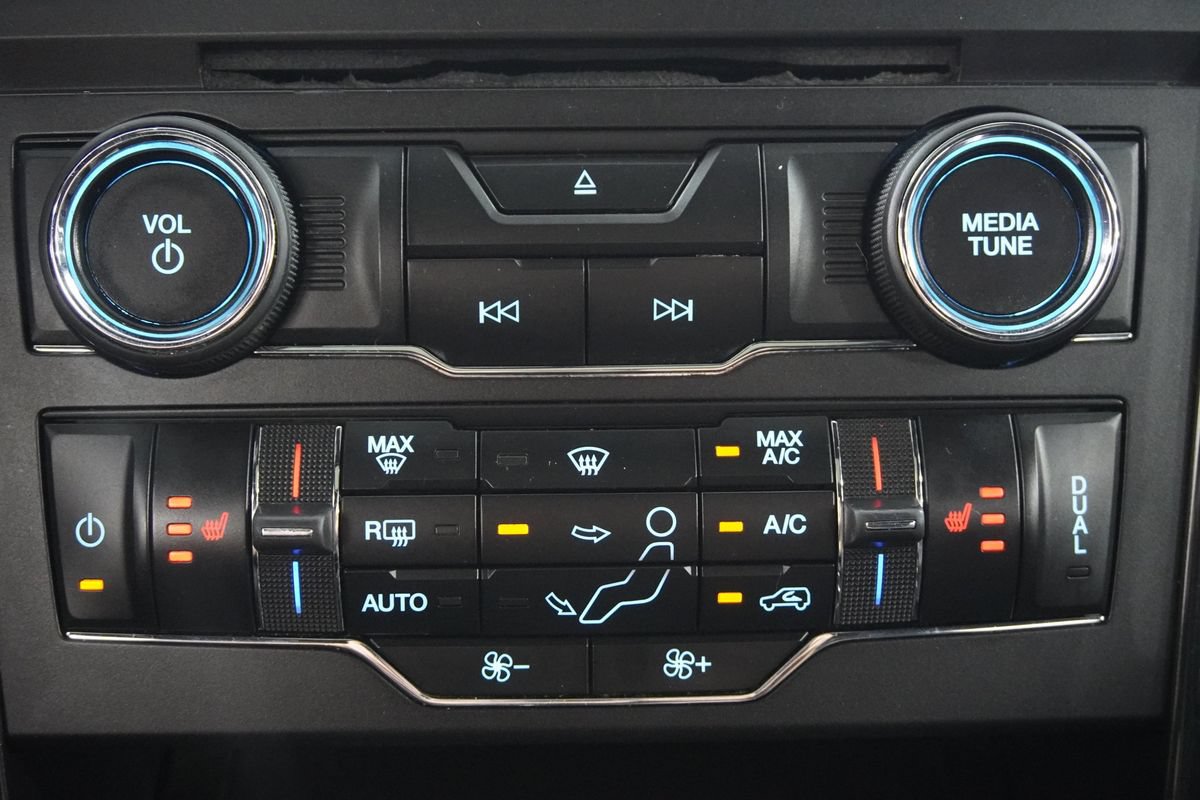 Used 2017 Ford Explorer XLT w/ Equipment Group 202A FWD image 24