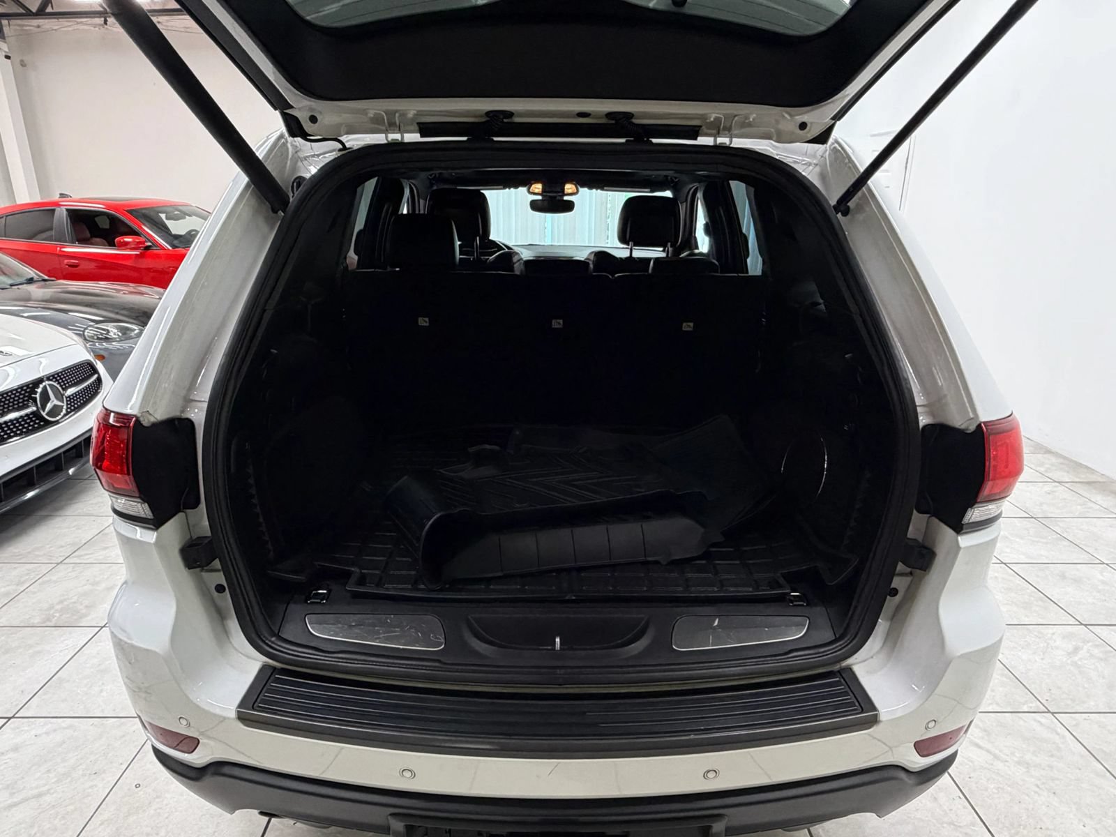 Used 2021 Jeep Grand Cherokee Trailhawk AWD/4WD image 17