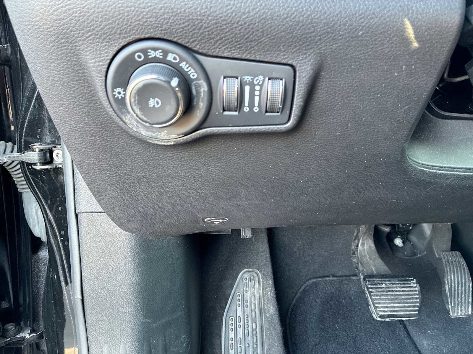 Used 2022 Jeep Compass Limited w/ Sun and Sound Group image 17