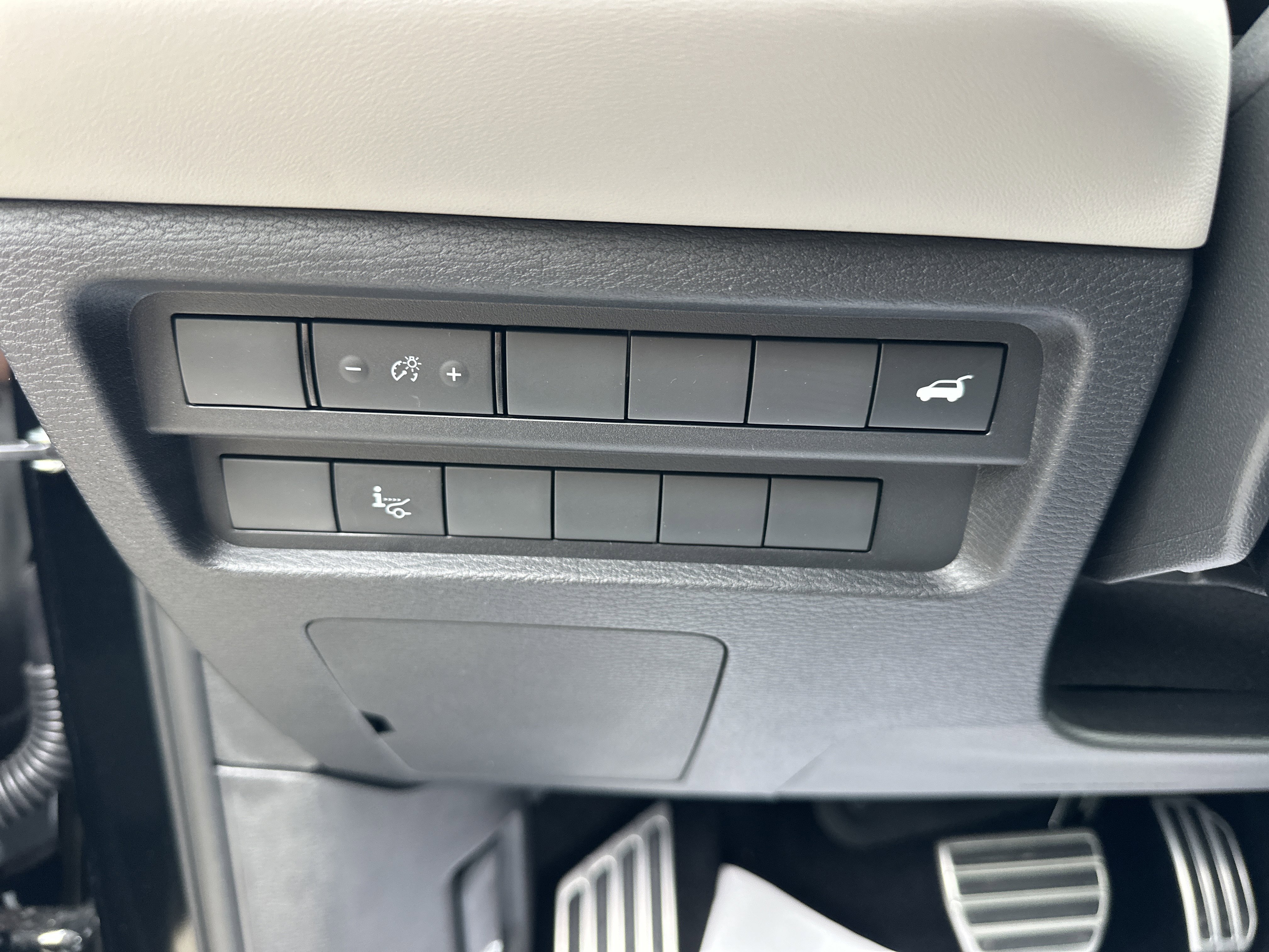 Used 2025 Mitsubishi Outlander AWD image 10