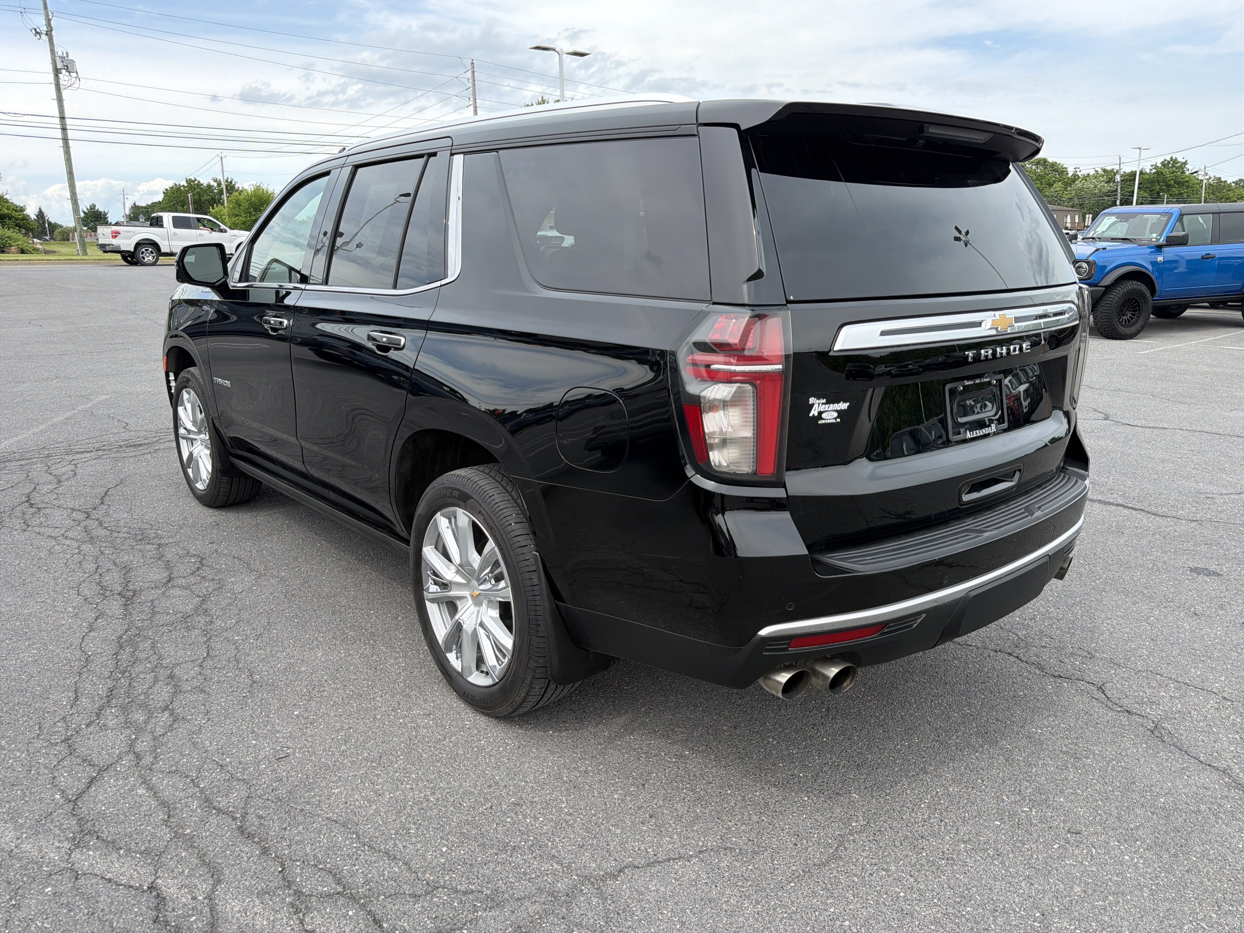 Used 2021 Chevrolet Tahoe High Country w/ Premium Package AWD/4WD image 9