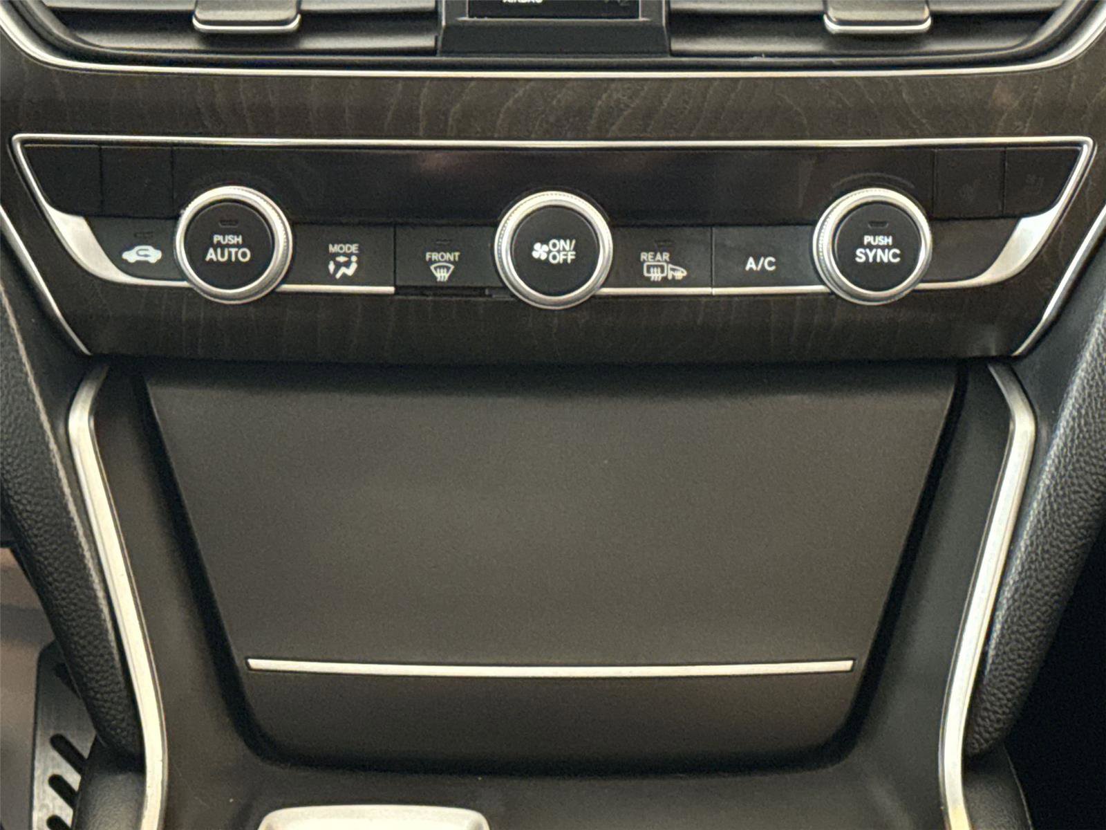 Used 2019 Honda Accord Touring image 17