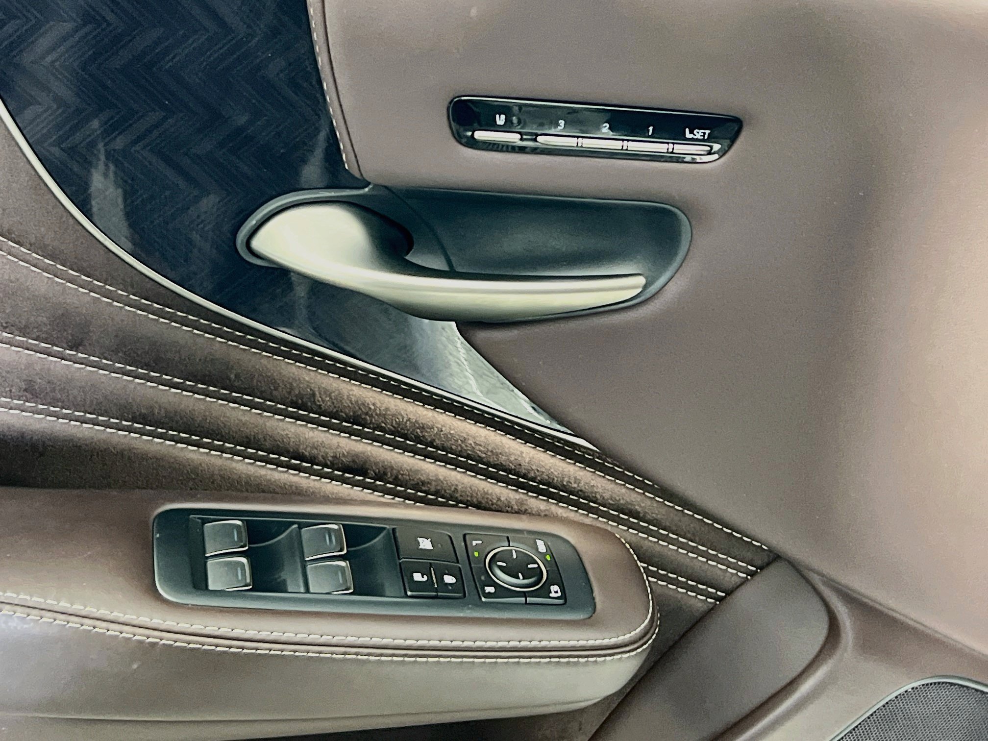 Used 2020 Lexus LS 500 AWD w/ Interior Upgrade Package image 16