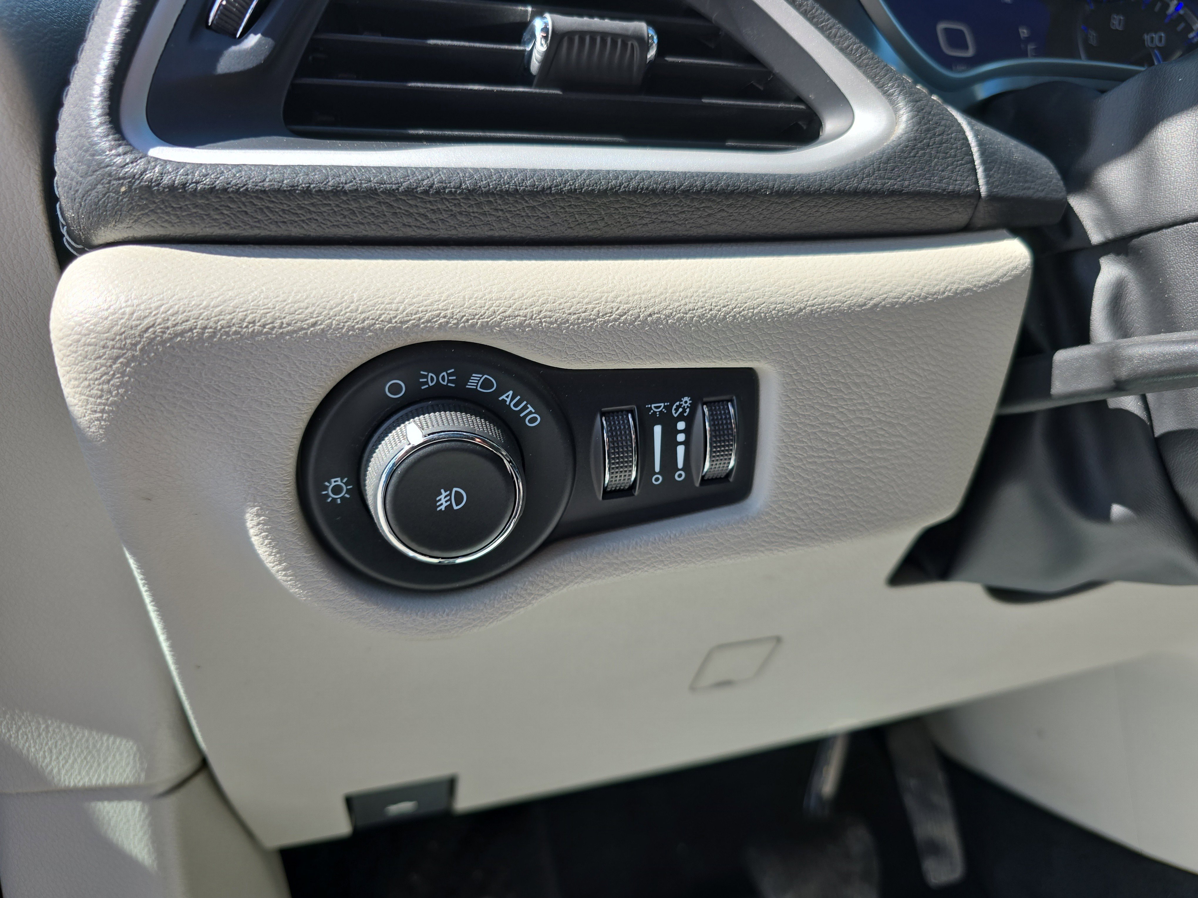 Used 2022 Chrysler Pacifica Touring-L image 20
