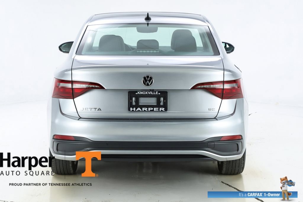 Used 2023 Volkswagen Jetta SE w/ Panoramic Sunroof Package image 8