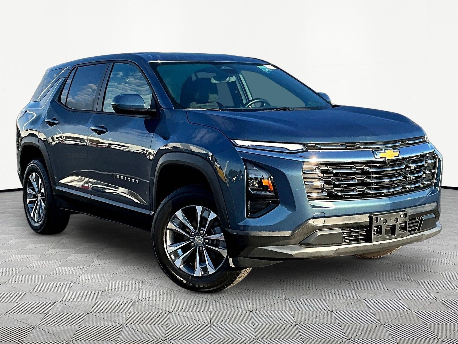Used 2026 Chevrolet Equinox LT w/ LPO, Floor Liner Package FWD image 3