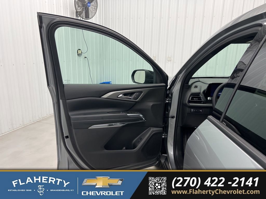 New 2026 Chevrolet Traverse LT w/ Driver Confidence Package image 8