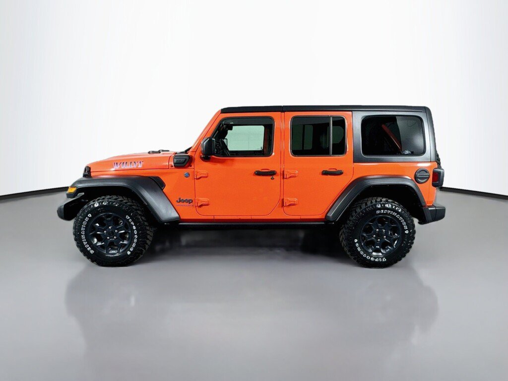 Used 2023 Jeep Wrangler Unlimited w/ Cold Weather Group AWD/4WD image 2