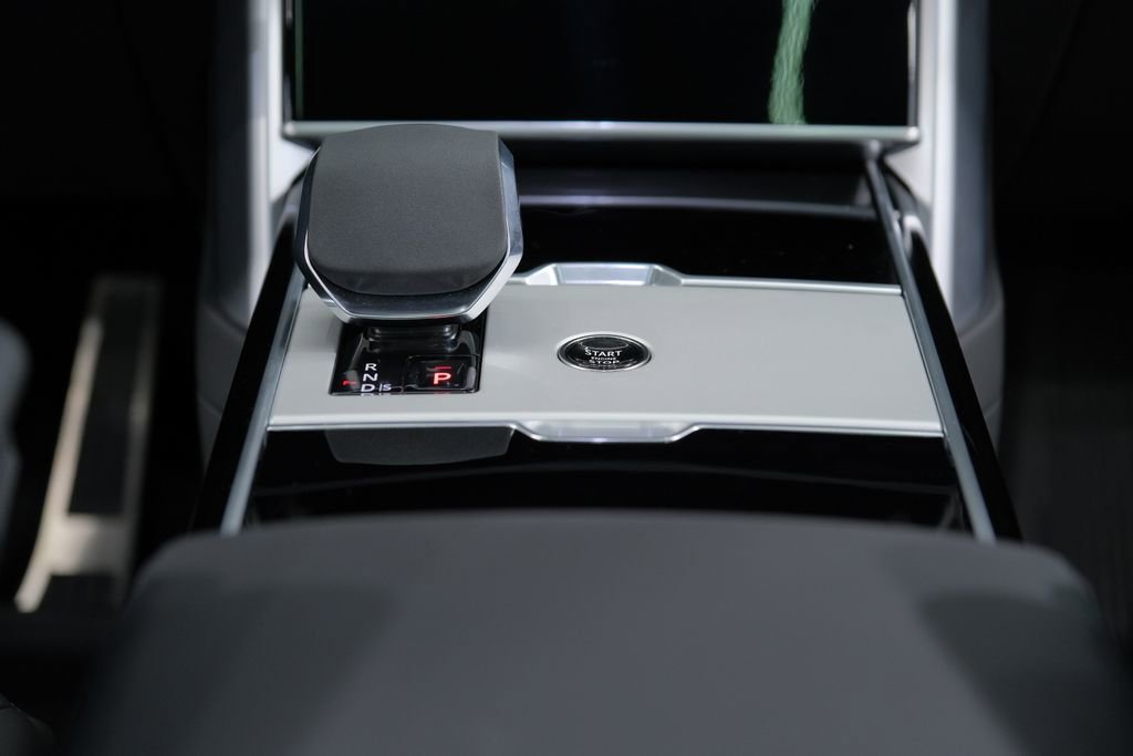 Used 2026 Land Rover Range Rover Long Wheelbase SE image 71