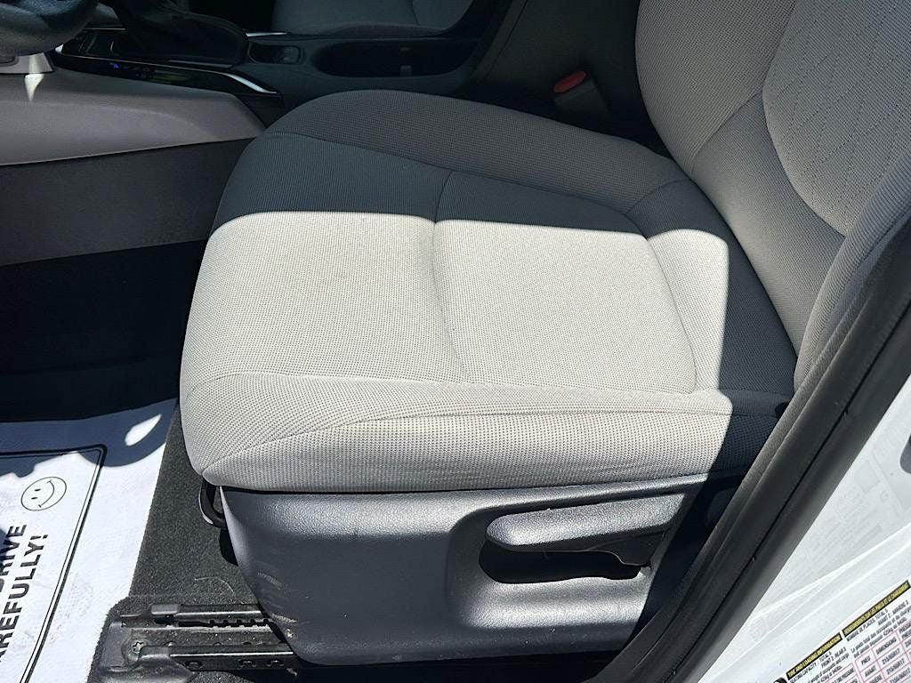 Certified 2024 Toyota Corolla Cross L FWD image 11