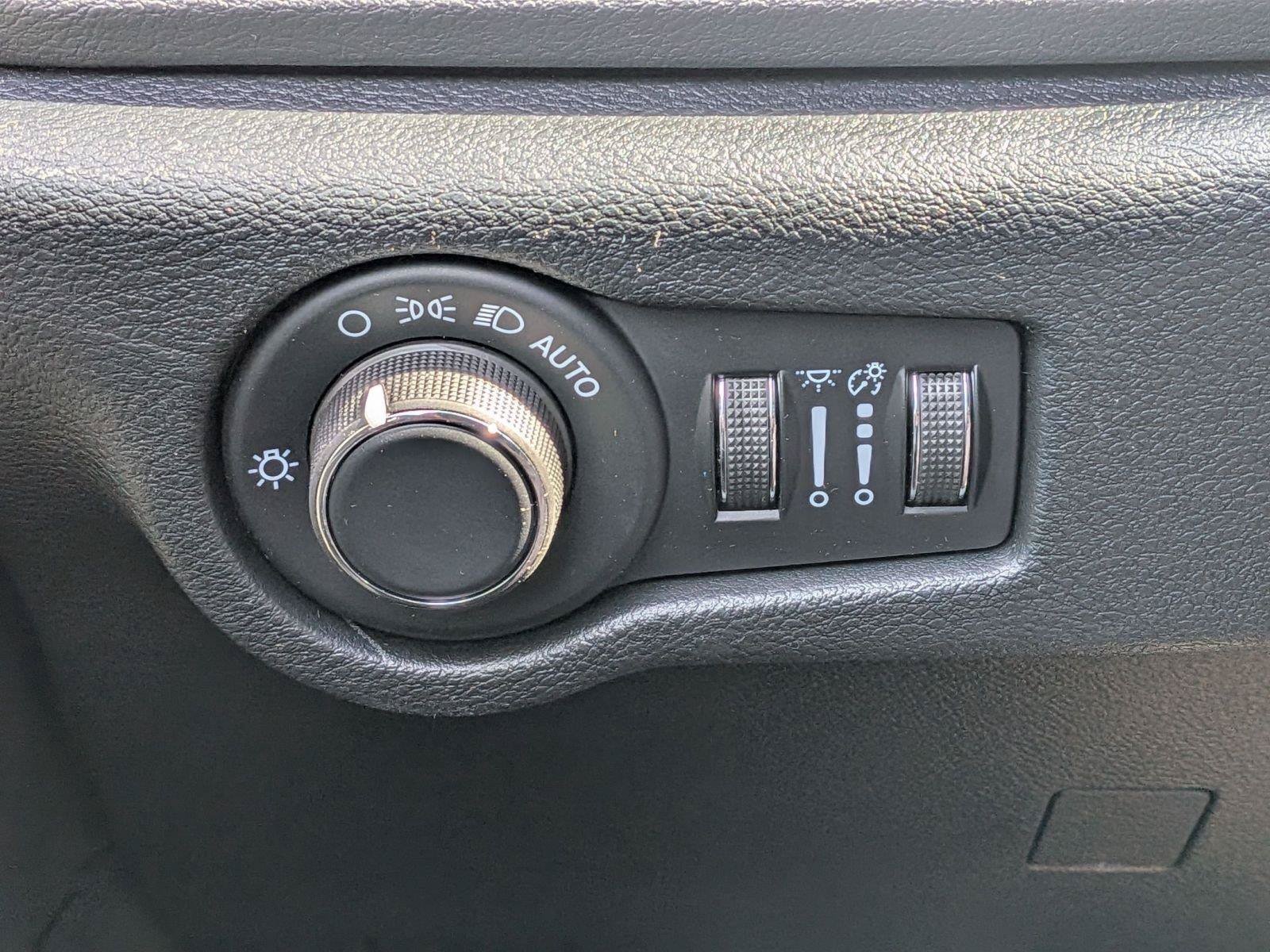 New 2026 Chrysler Voyager LX FWD image 25