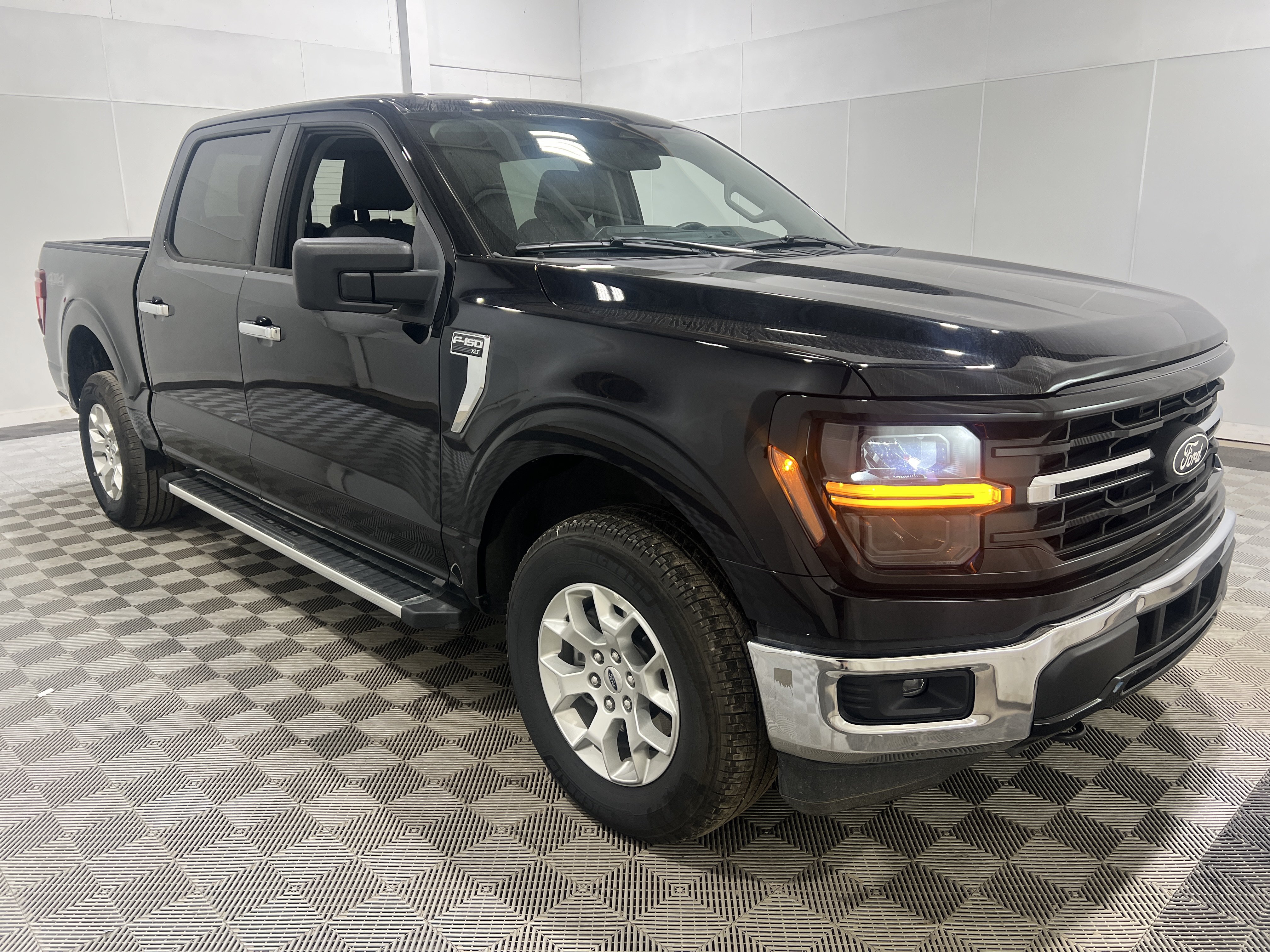 Used 2025 Ford F150 XLT w/ Equipment Group 301A Standard AWD/4WD image 4