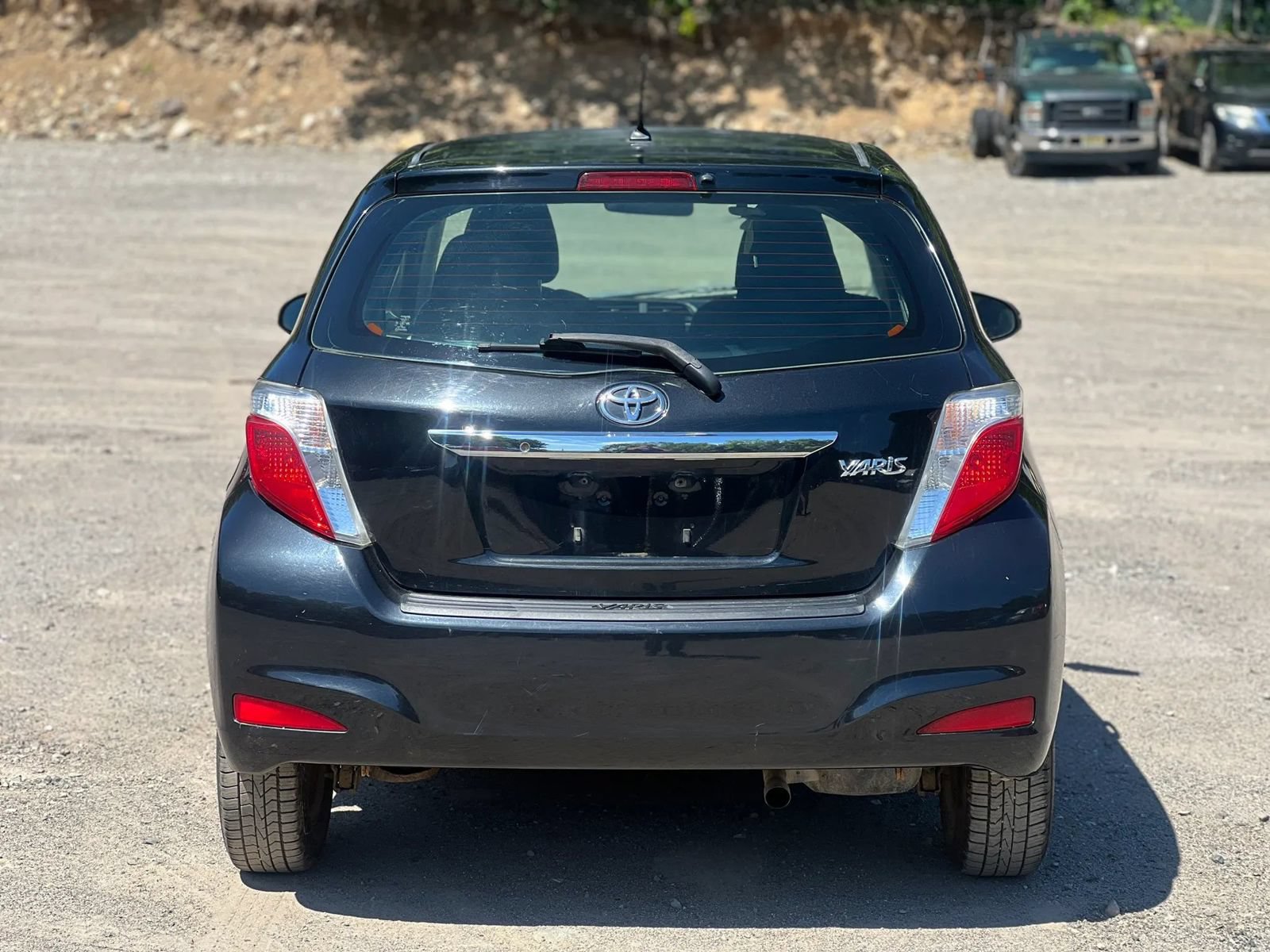Used 2012 Toyota Yaris L FWD image 5