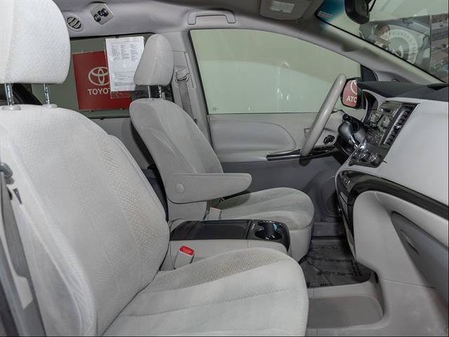 Used 2011 Toyota Sienna LE w/ Towing Pkg AWD/4WD image 20