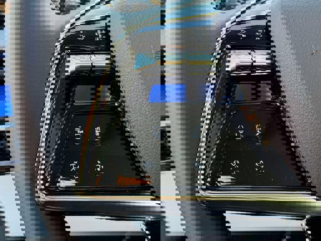 New 2026 Cadillac Optiq Luxury 2 image 17