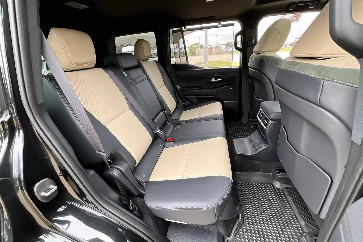Used 2025 Lexus GX 550 AWD/4WD image 19