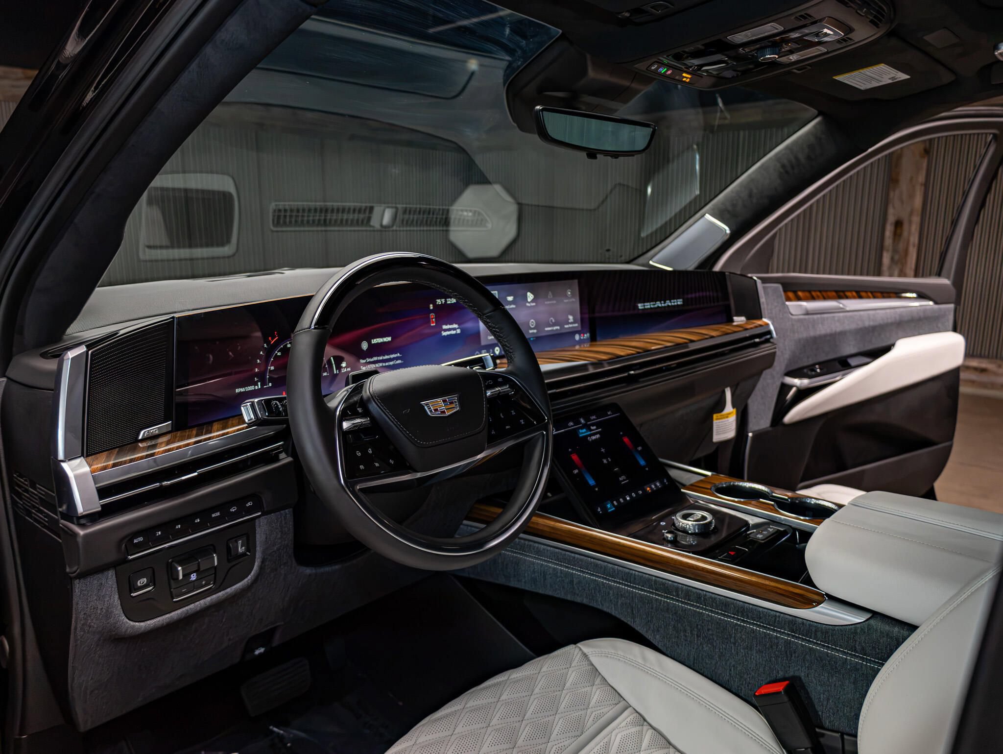 Used 2027 Cadillac Escalade Platinum Sport w/ LPO, Floor Liner Package AWD/4WD image 13