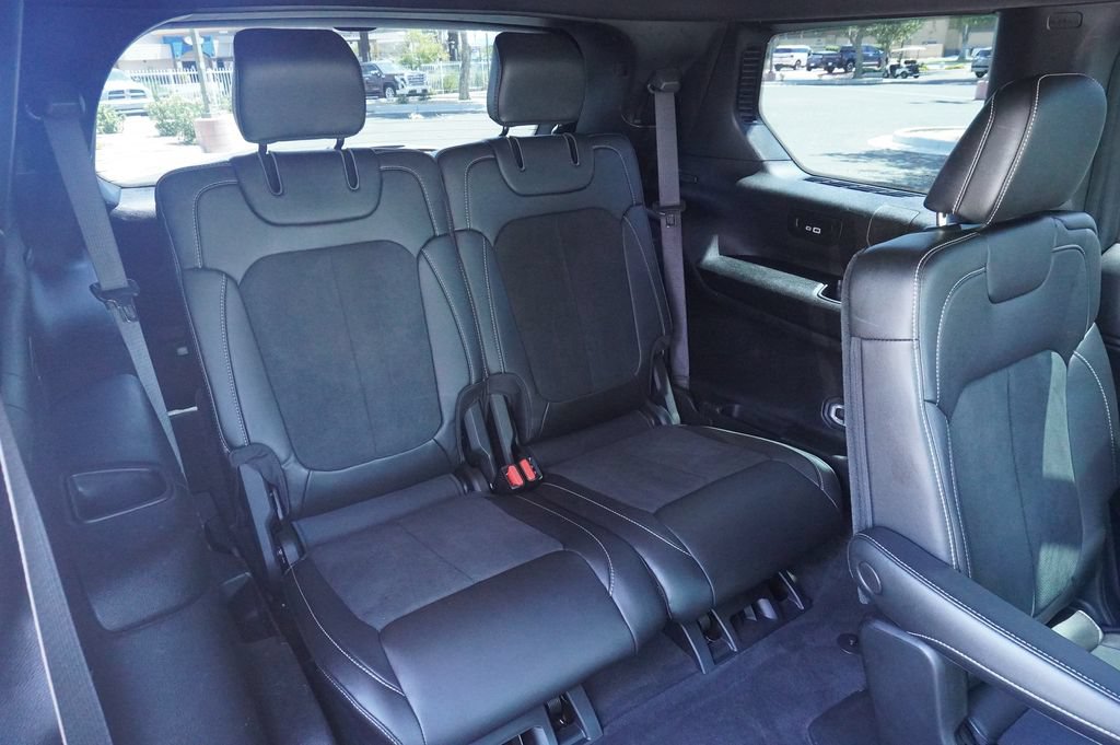 Used 2025 Jeep Grand Cherokee L Altitude RWD image 11