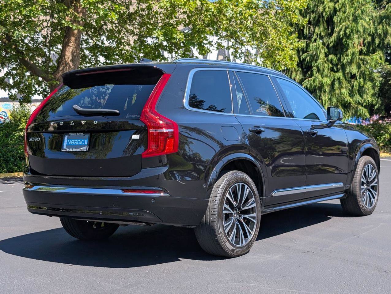 Used 2023 Volvo XC90 T8 Plus AWD/4WD image 7