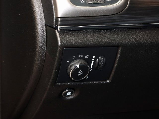 Used 2021 Jeep Grand Cherokee Limited image 25