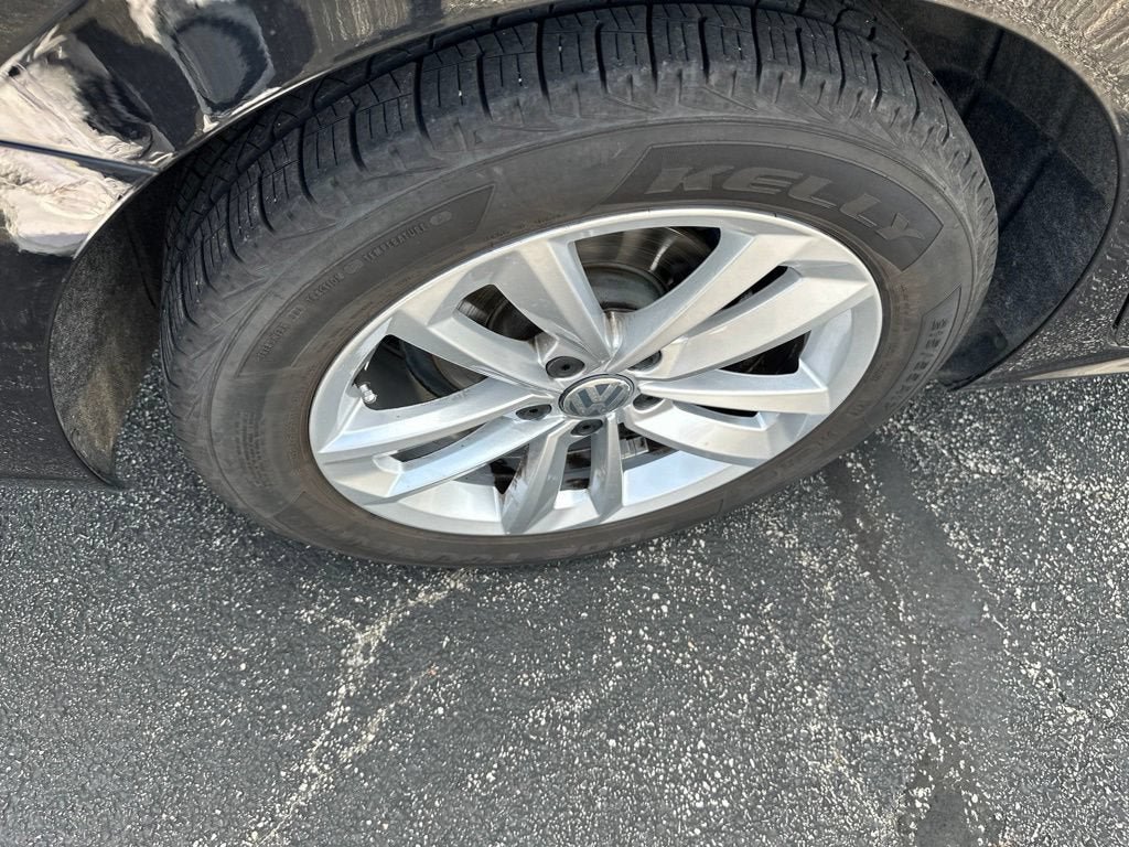 Used 2020 Volkswagen Passat 2.0T SE w/ Sunroof Package FWD image 9