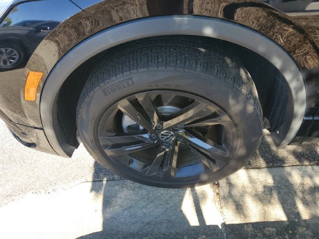 Used 2024 Volkswagen Tiguan SE R-Line AWD/4WD image 8