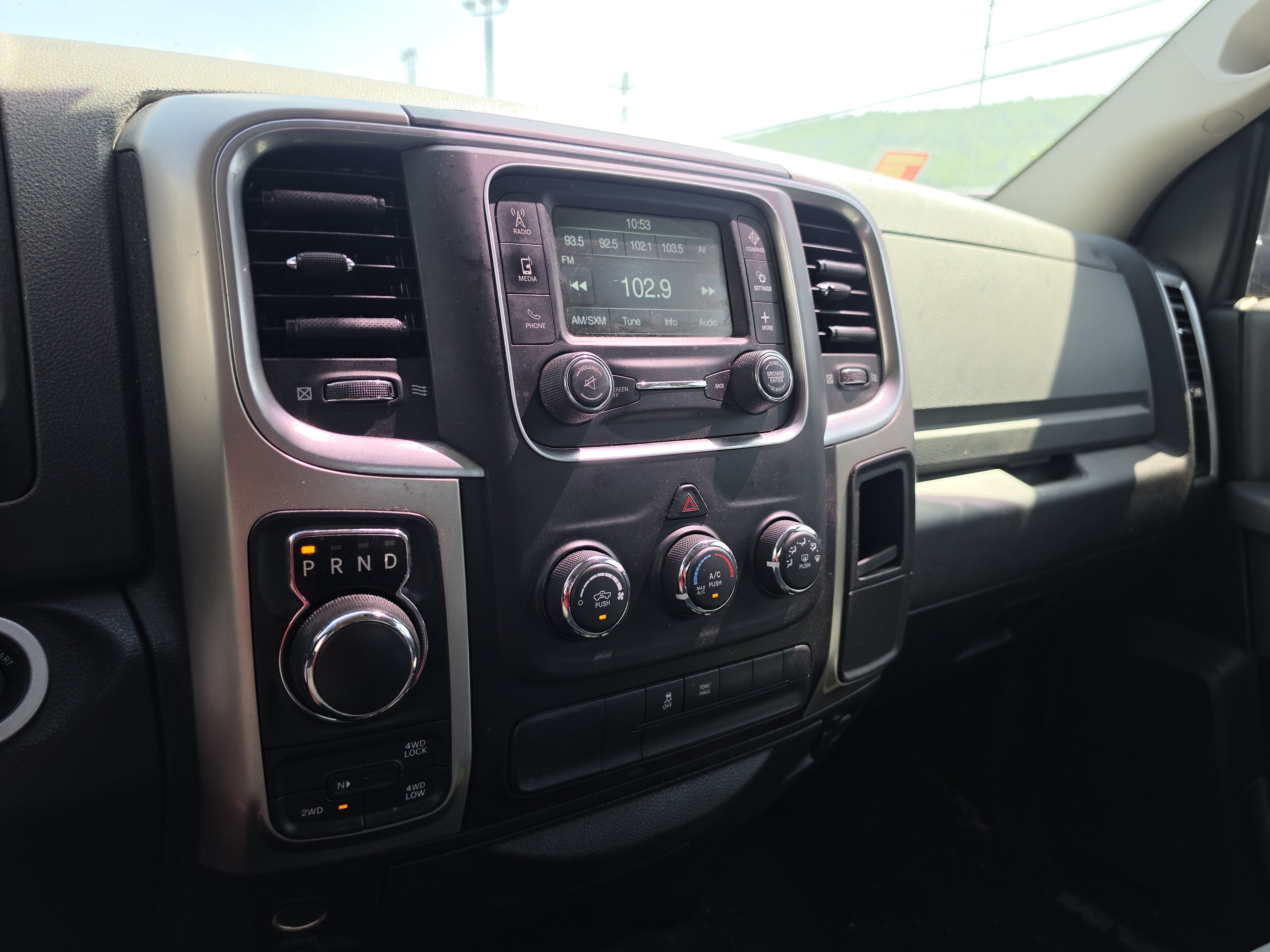 Used 2019 RAM 1500 Classic SLT AWD/4WD image 23