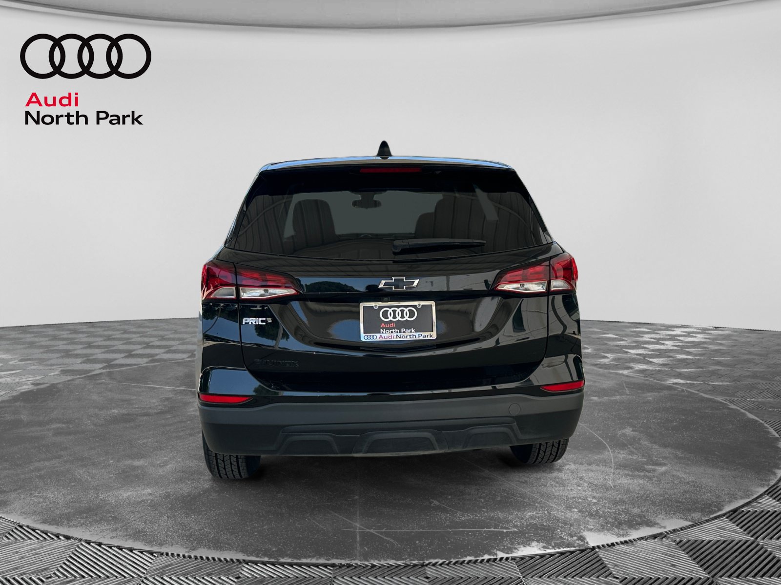 Used 2023 Chevrolet Equinox LS w/ LS Convenience Package FWD image 4