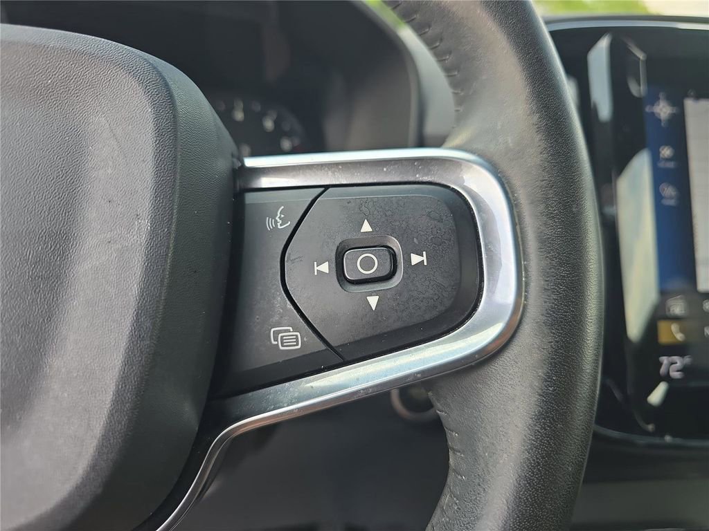 Used 2019 Volvo XC40 T5 Momentum image 23