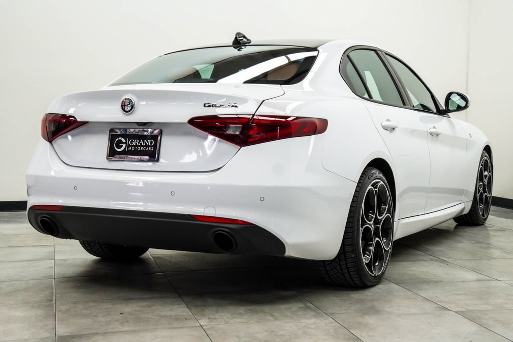 Used 2022 Alfa Romeo Giulia Ti w/ Active Assist Plus Package RWD image 12