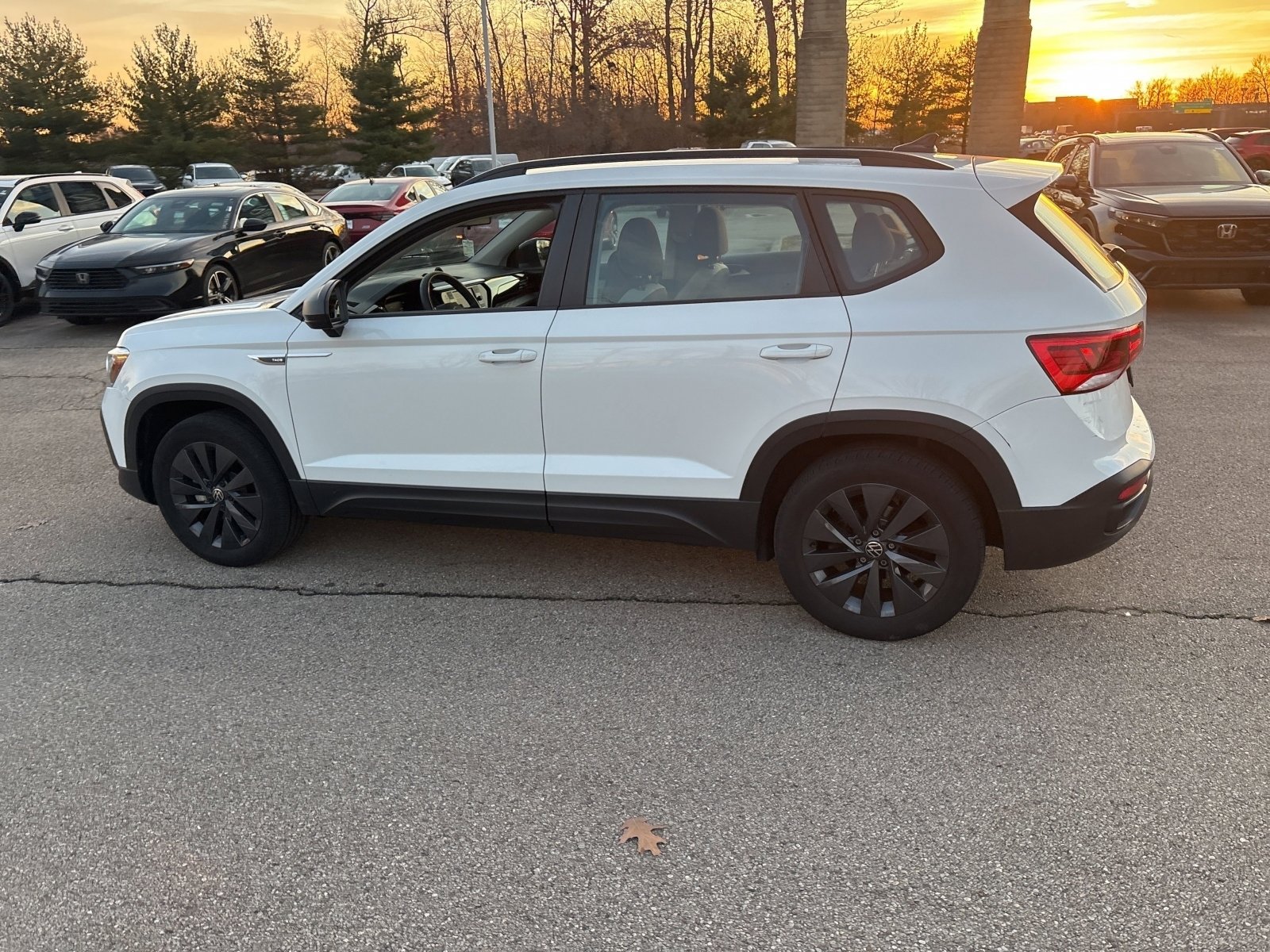 Used 2022 Volkswagen Taos S image 11